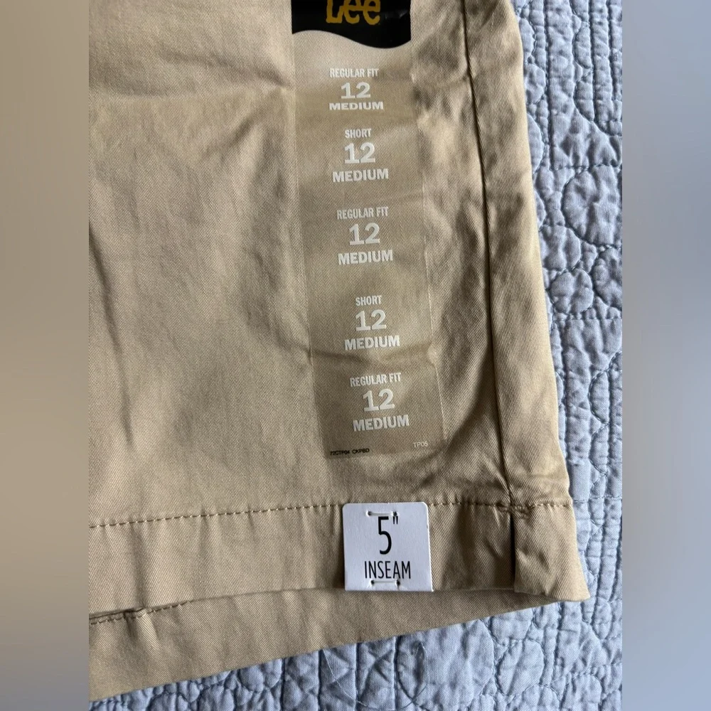 NWT khaki shorts - Picture 2 of 6